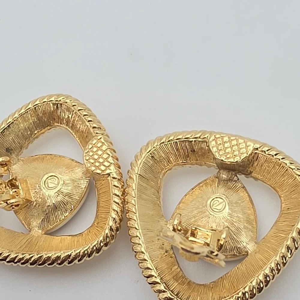 Vtg Signed SWAROVSKI Triangular Earrings Clip-On Amethyst Crystal 18k Gold Plate - Picture 11 of 14